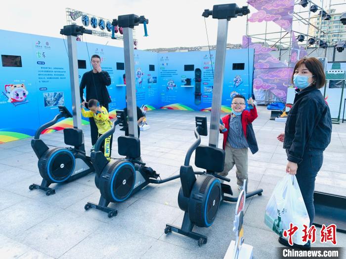 再进“奥运冠军之城”中国冰雪大篷车在鞍山与