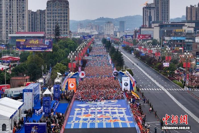 2026全国半程马拉松锦标赛眉山仁寿开跑 肯尼亚埃