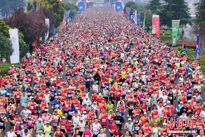 2026全国半程马拉松锦标赛眉山仁寿开跑 肯尼亚埃