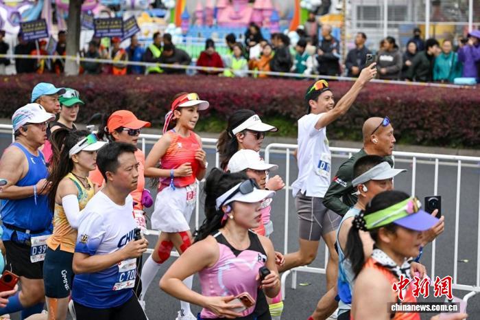 2026全国半程马拉松锦标赛眉山仁寿开跑 肯尼亚埃