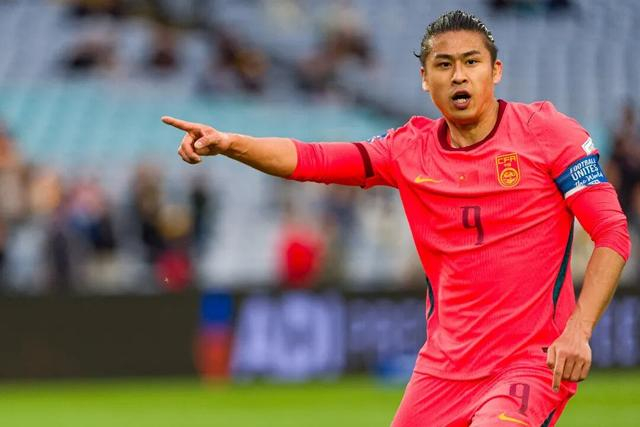 国足迎战喀麦隆，挑战世界劲旅