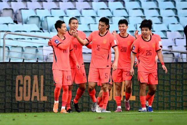 国足迎战喀麦隆，挑战世界劲旅