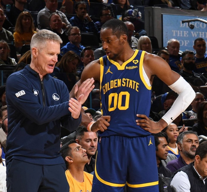 科尔坦言库明加在勇士成长受限 建议其加盟重建