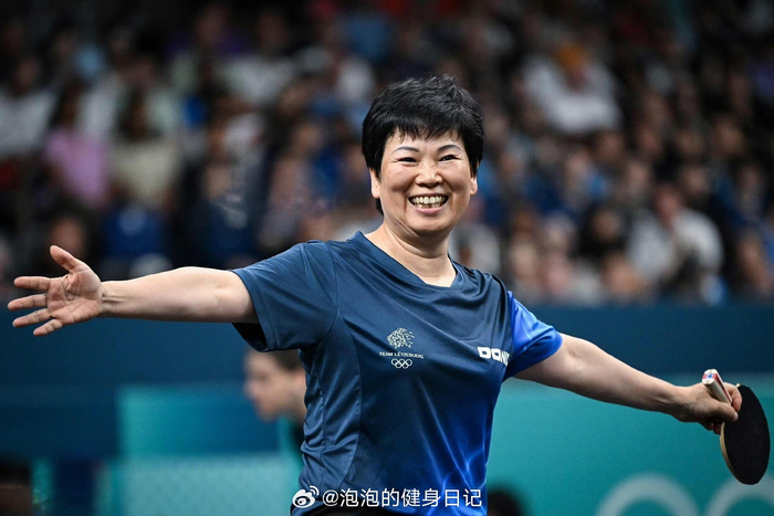 24岁石洵瑶3-0完胜62岁倪夏莲 乒乓传承跨越38年