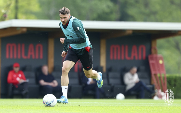 AC米兰全队集结特训备战意甲新赛季