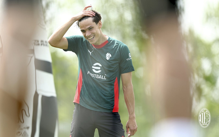 AC米兰全队集结特训备战意甲新赛季