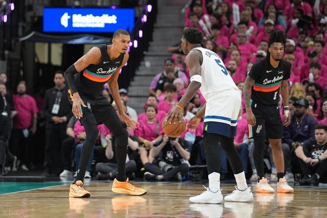 NBA季后赛东西部半决赛G1战况：湖人骑士失利，雷